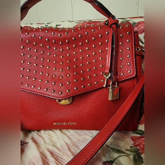 NWOT Michael Kors pebble leather red studded hand or shoulder bag - Picture 2 of 13